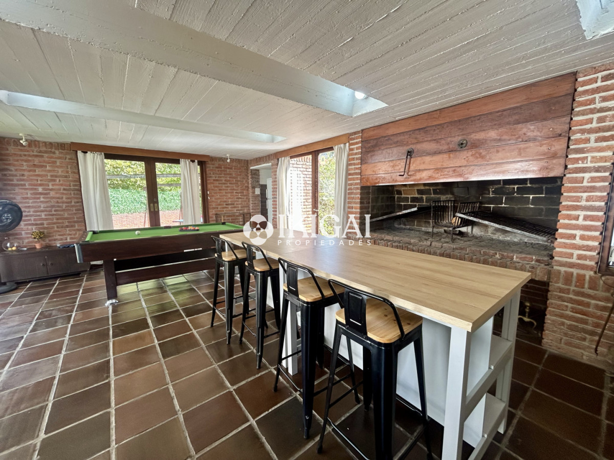 Casa ID.1042 - Venta casa en Cantegril con 4 dormitorios y 3 baños en Cantegril 