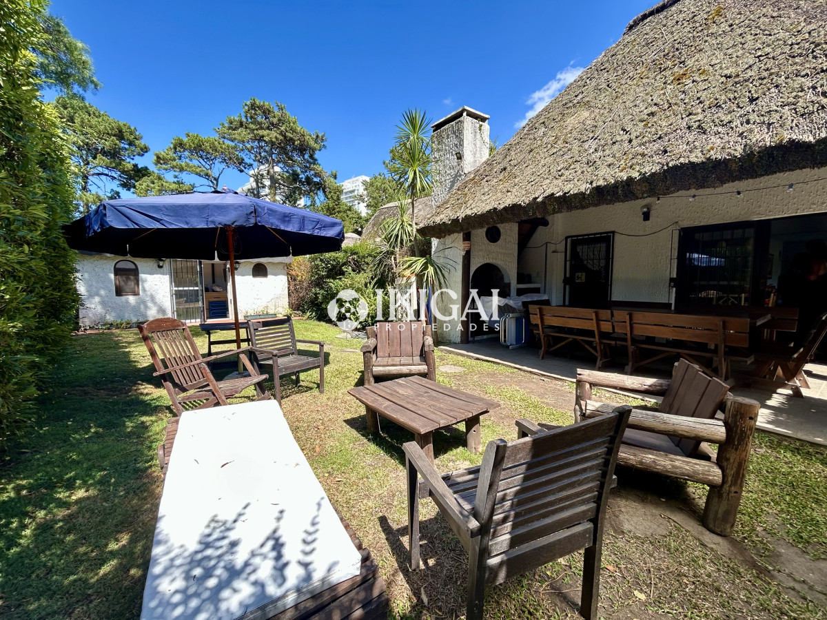 Casa ID.290 - Venta casa de 5 dormitorios y 3 baños con piscina cerca de Punta Shopping