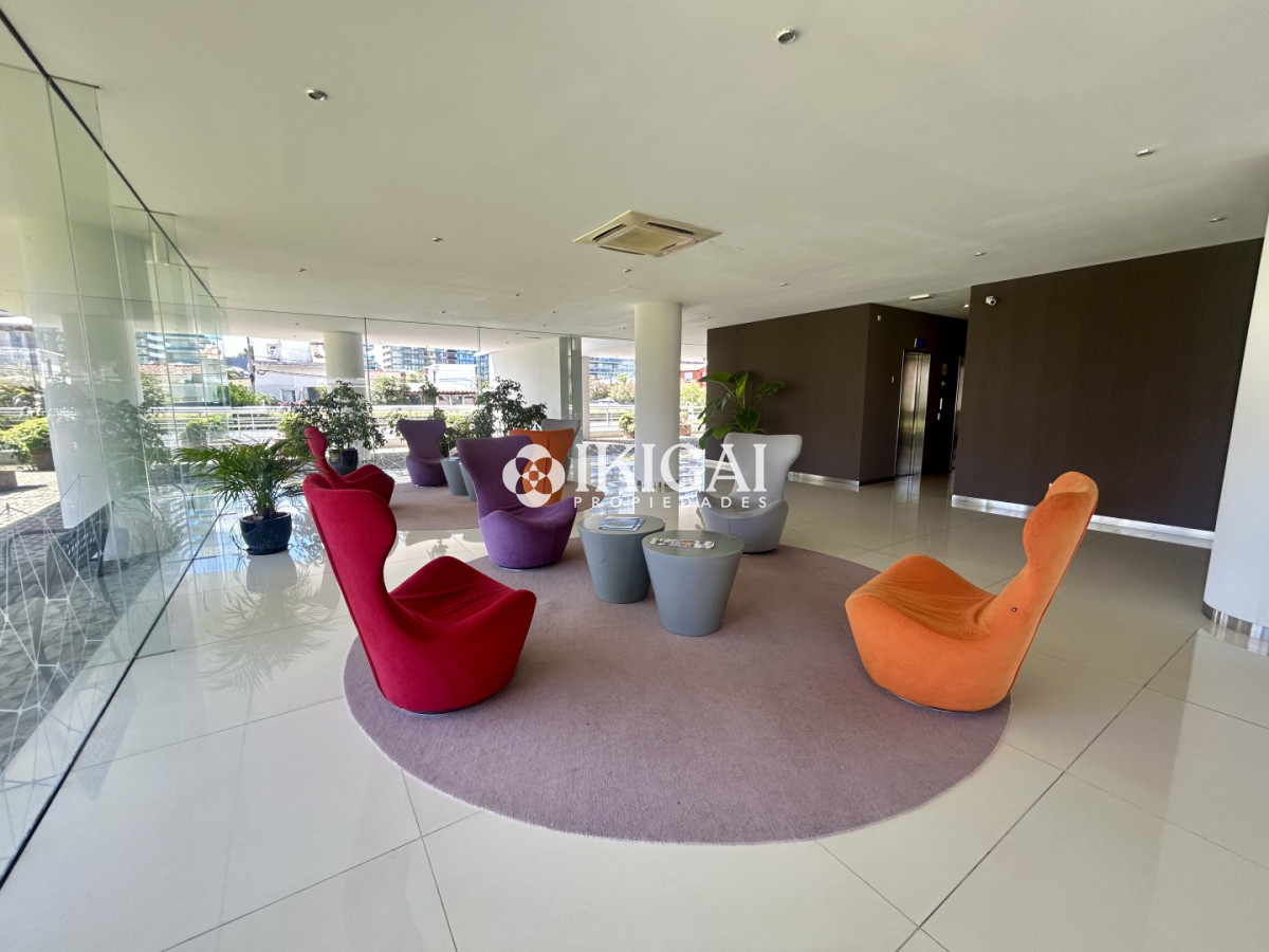 Apartamento ID.984 - Venta apartamento de 2 dormitorios, 3 baños y doble garage en brava.