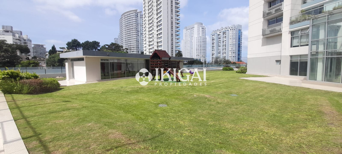 Apartamento ID.136 - VENTA DE APARTAMENTO DE 2 DORMITORIOS Y 2 BAÑOS ( 1 SUITE) PLAYA MANSA, PUNTA DEL ESTE 