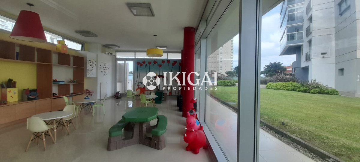Apartamento ID.136 - VENTA DE APARTAMENTO DE 2 DORMITORIOS Y 2 BAÑOS ( 1 SUITE) PLAYA MANSA, PUNTA DEL ESTE 