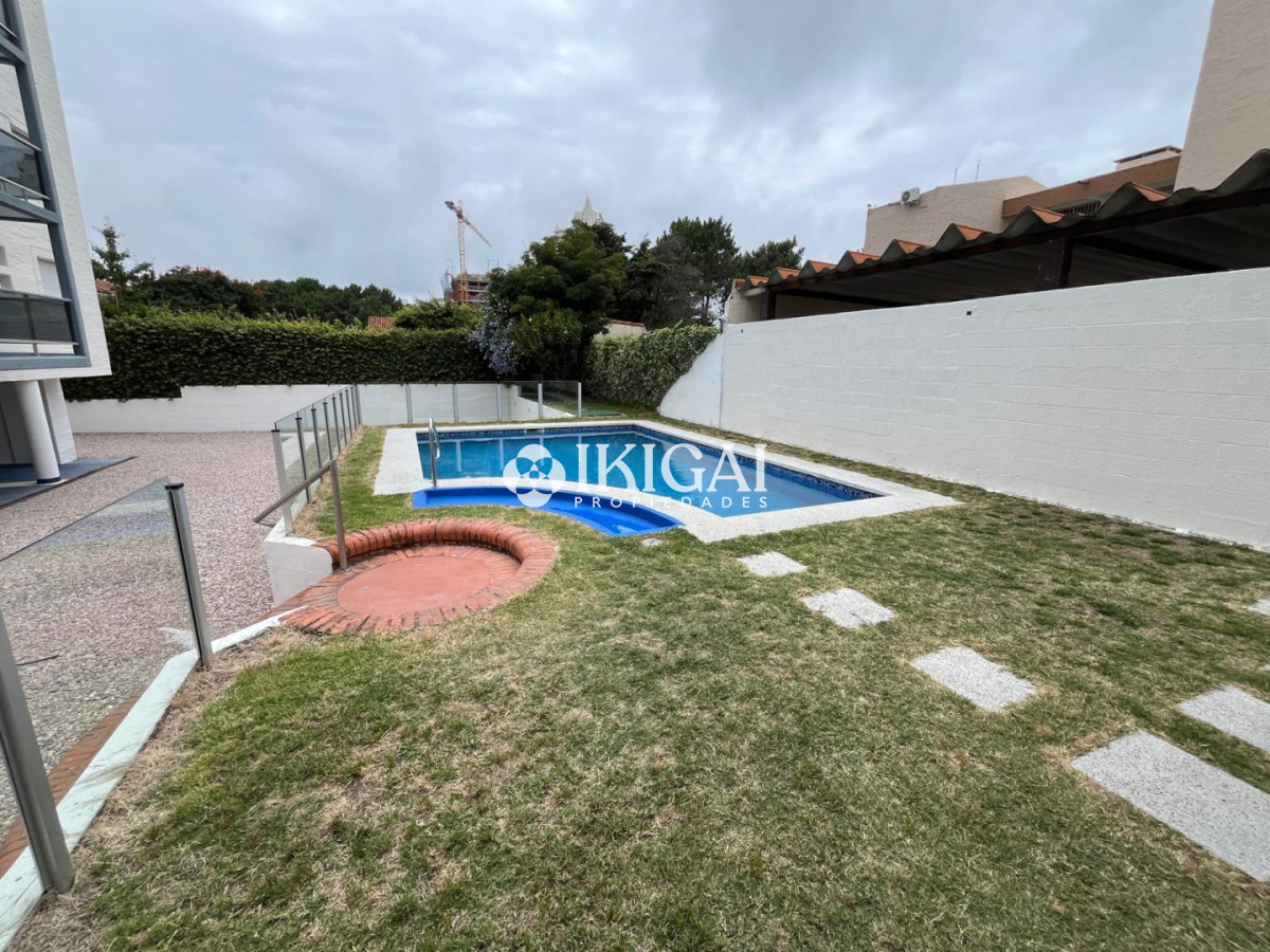 Apartamento ID.874 - ALQUILER APRATAMENTO DE 2 DORMITORIOS Y 2 BAÑOS, AYDI GRILL PUNTA DEL ESTE 