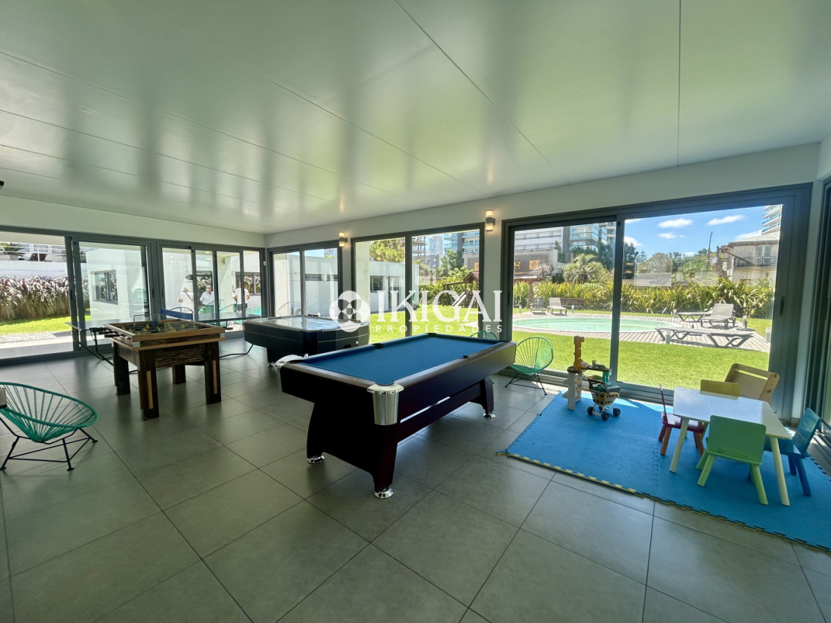 Apartamento ID.984 - Venta apartamento de 2 dormitorios, 3 baños y doble garage en brava.