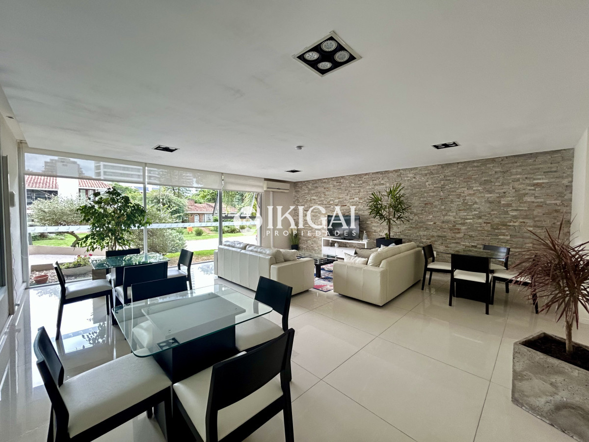Apartamento ID.400 - VENTA DE APARTAMENTO DE 2 DORMITORIOS Y 2 BAÑOS, AYDI GRILL PUNTA DEL ESTE 
