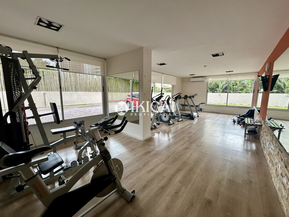 Apartamento ID.400 - VENTA DE APARTAMENTO DE 2 DORMITORIOS Y 2 BAÑOS, AYDI GRILL PUNTA DEL ESTE 