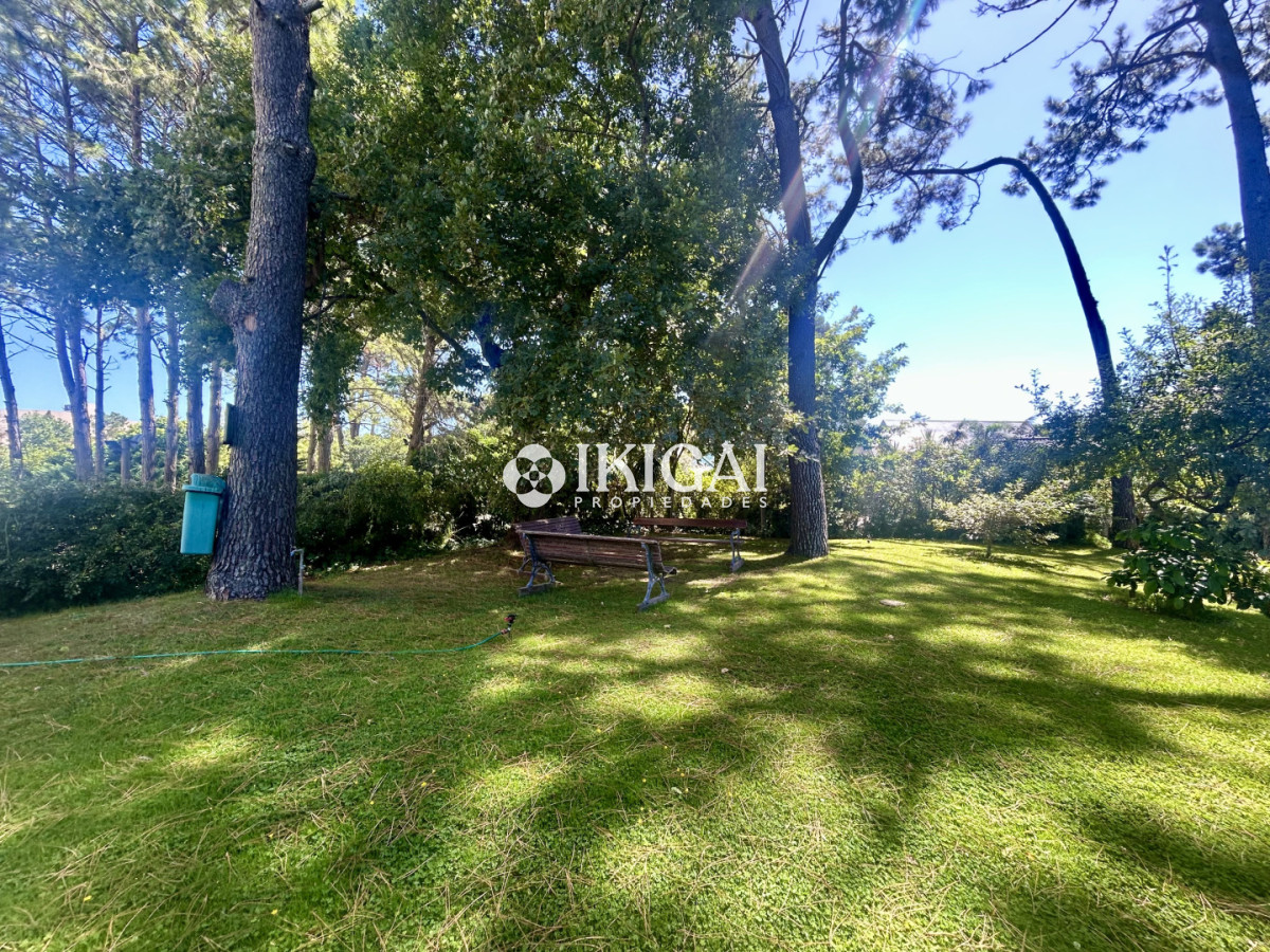 Apartamento ID.1031 - Venta apartamento de 3 dormitorios y 2 baños, Av Roosevelt Punta del Este 