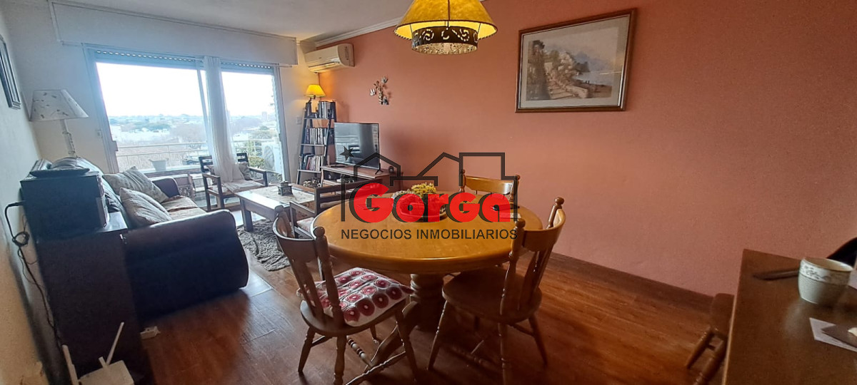 Apartamento ID.519 - Apartamento sobre Br Artigas esquina San Martín