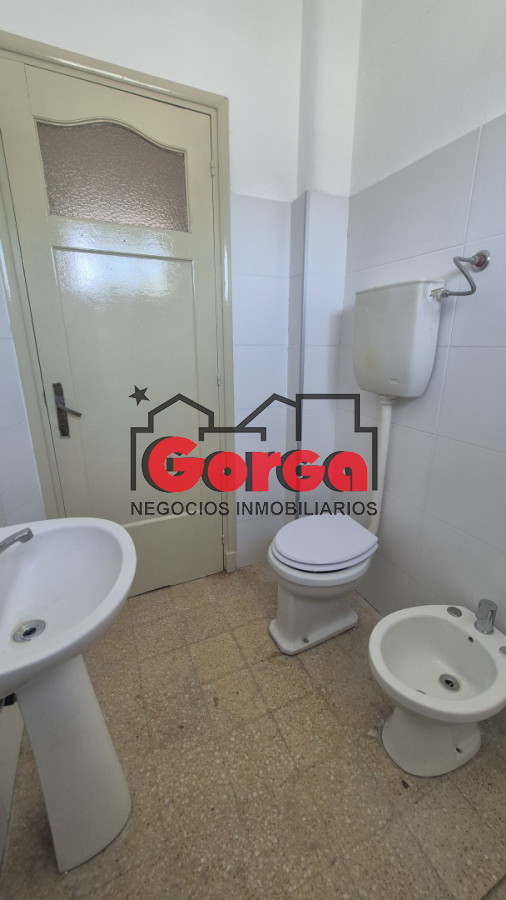 Apartamento ID.564 - Apto tipo casa sobre Magested a 1 cuadra de San Martín