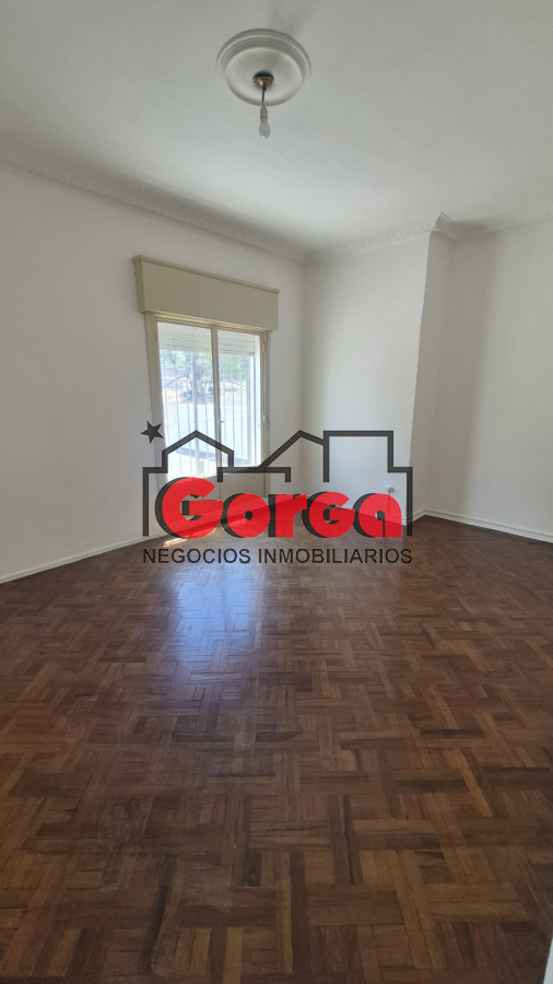 Apartamento ID.564 - Apto tipo casa sobre Magested a 1 cuadra de San Martín