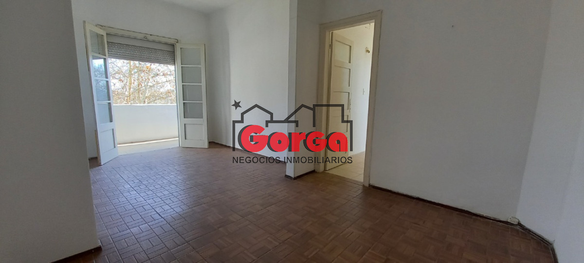 Apartamento ID.54 - Muy buen punto, con variados servicios y locomoción.