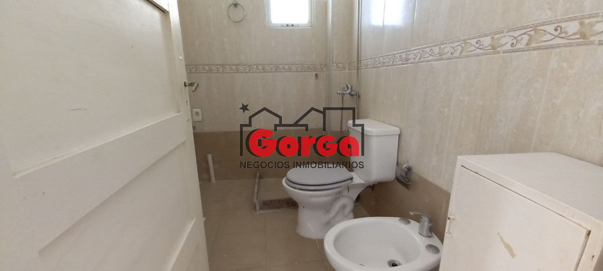 Apartamento ID.54 - Muy buen punto, con variados servicios y locomoción.