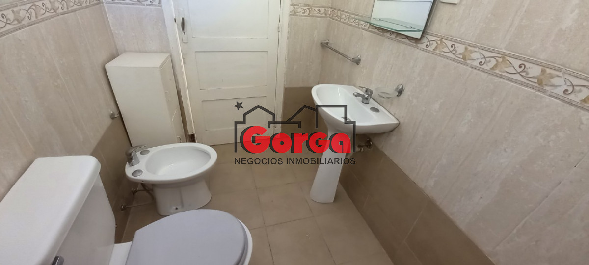 Apartamento ID.54 - Muy buen punto, con variados servicios y locomoción.