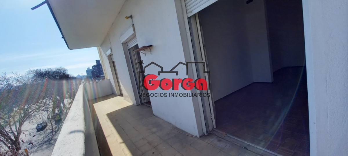 Apartamento ID.54 - Muy buen punto, con variados servicios y locomoción.