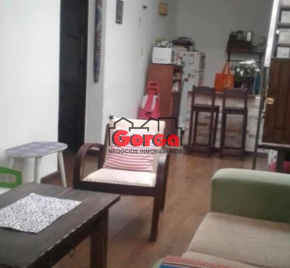 Apartamento ID.38 - Antonio Machado y Burgues. Ideal para invertir. Apartamento en planta baja al frente, tipo casa.