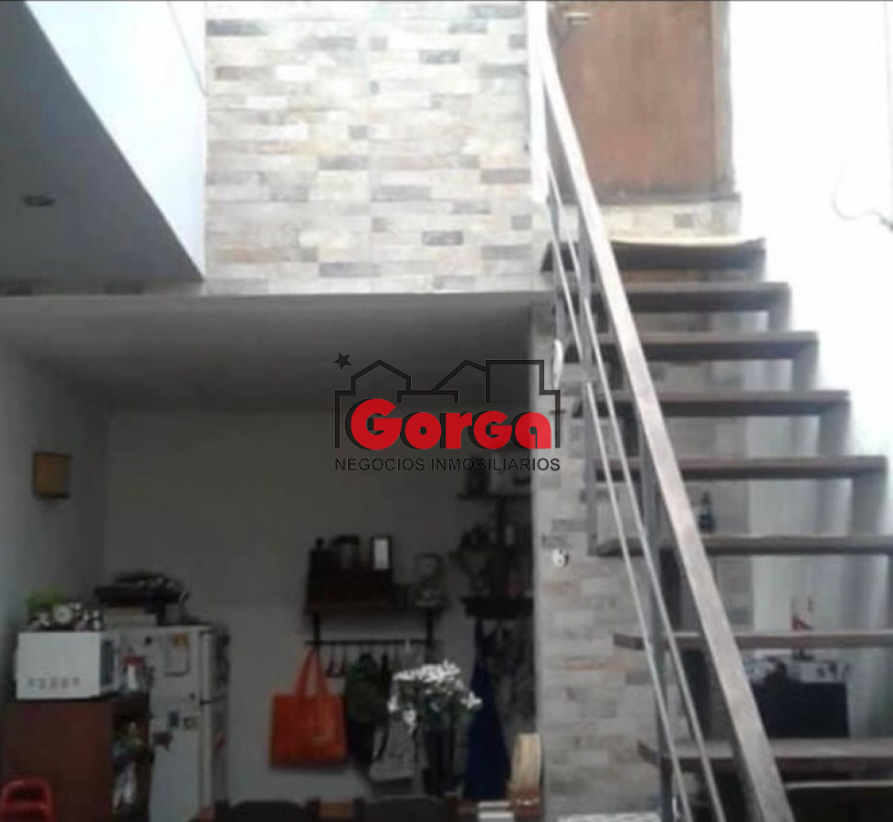 Apartamento ID.38 - Antonio Machado y Burgues. Ideal para invertir. Apartamento en planta baja al frente, tipo casa.
