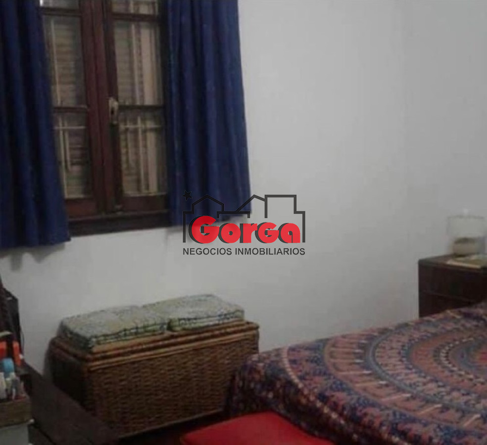 Apartamento ID.38 - Antonio Machado y Burgues. Ideal para invertir. Apartamento en planta baja al frente, tipo casa.