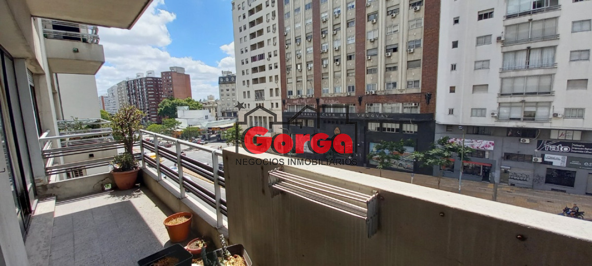Apartamento ID.35 - A pocas cuadras de 18 de Julio, una construcción espectacular