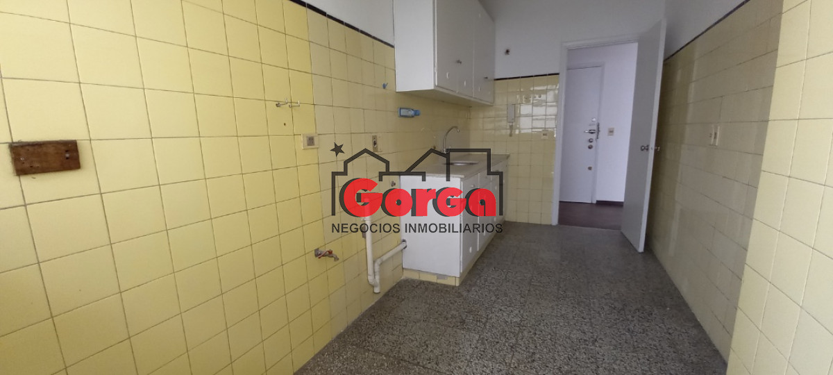 Apartamento ID.35 - A pocas cuadras de 18 de Julio, una construcción espectacular