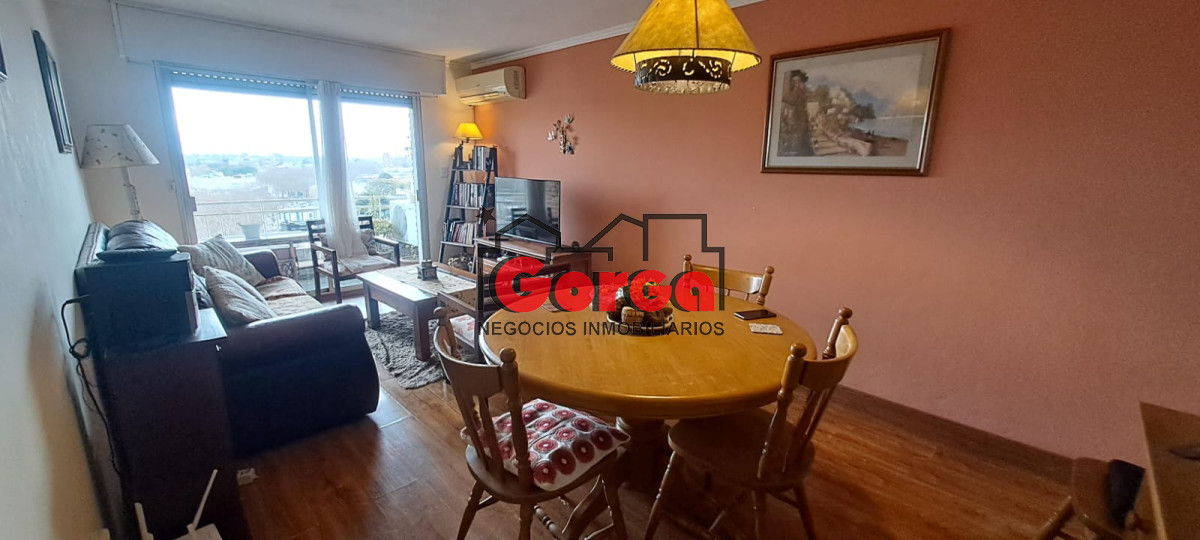 Apartamento ID.519 - Apartamento sobre Br Artigas esquina San Martín