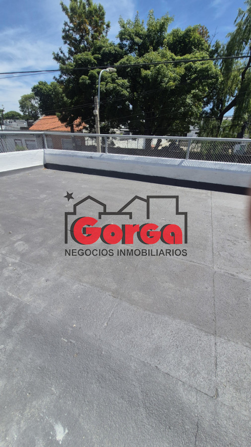 Apartamento ID.564 - Apto tipo casa sobre Magested a 1 cuadra de San Martín