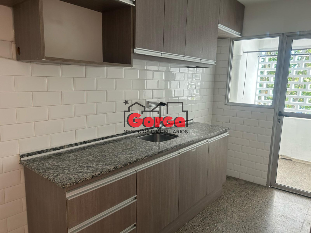Apartamento ID.25 - A nuevo! Apto al frente de 3 dormitorios en zona Prado