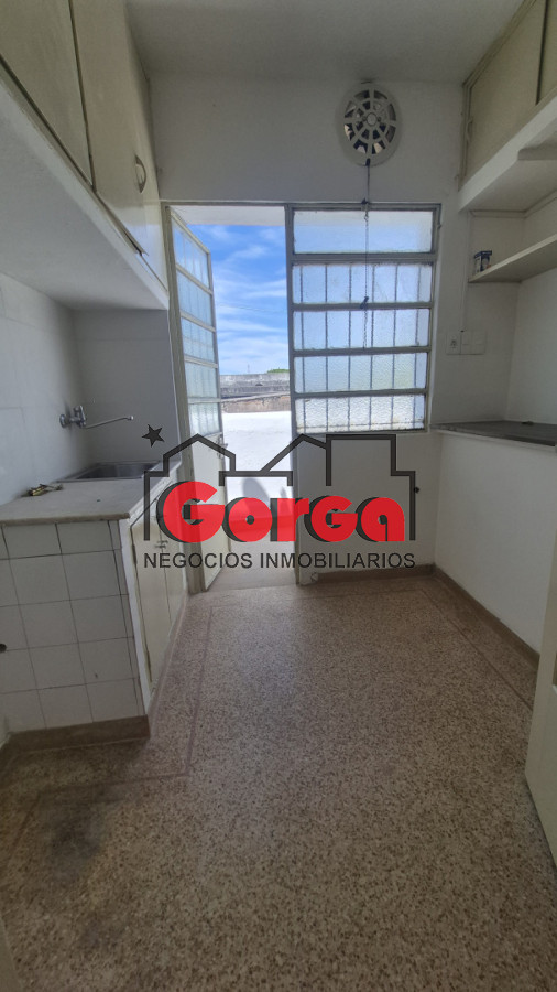 Apartamento ID.564 - Apto tipo casa sobre Magested a 1 cuadra de San Martín