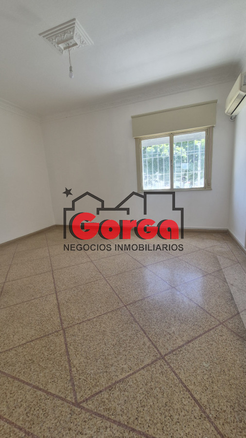Apartamento ID.564 - Apto tipo casa sobre Magested a 1 cuadra de San Martín