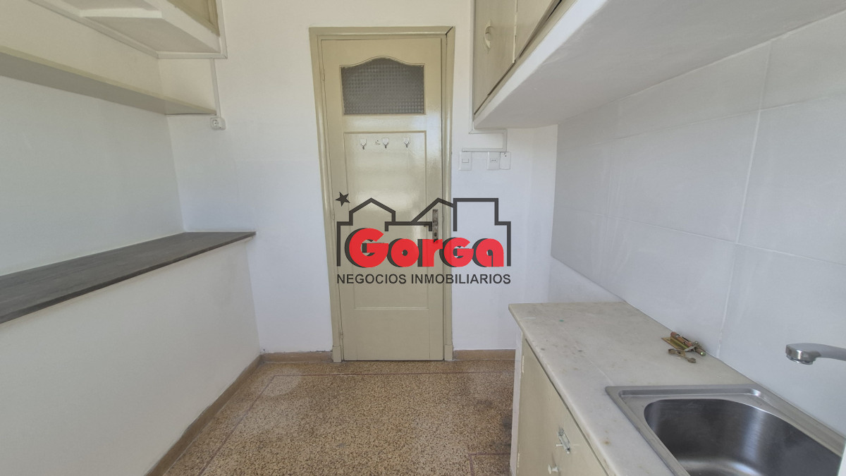 Apartamento ID.564 - Apto tipo casa sobre Magested a 1 cuadra de San Martín
