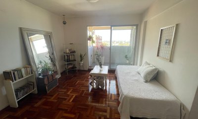 Apartamento sobre M.Sagasta casi Agraciada. Impecable!