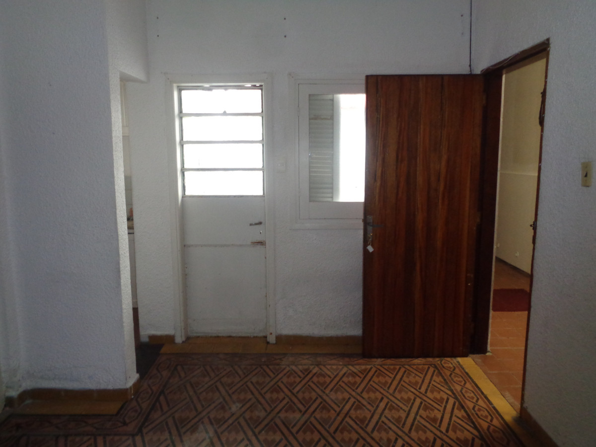 Sobre San Martín, apartamento alquilado, para inversión. 