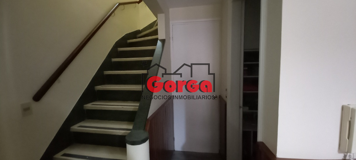 Casa ID.32 - En un punto privilegiado del Prado, Hnos. Ruiz y Berro, se desarrolla esta preciosa casa en dos plantas.