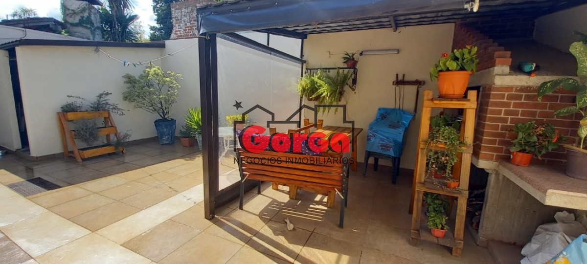 Casa ID.32 - En un punto privilegiado del Prado, Hnos. Ruiz y Berro, se desarrolla esta preciosa casa en dos plantas.