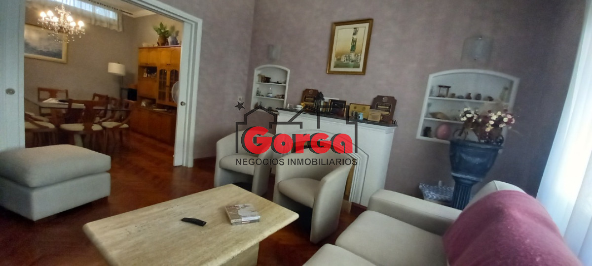 Casa ID.32 - En un punto privilegiado del Prado, Hnos. Ruiz y Berro, se desarrolla esta preciosa casa en dos plantas.