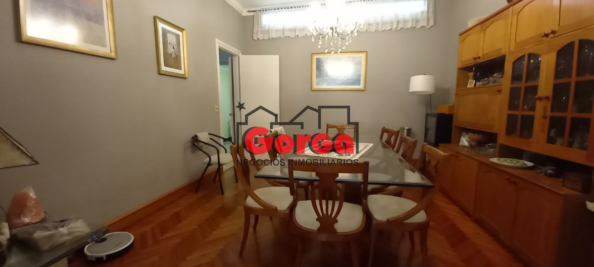 Casa ID.32 - En un punto privilegiado del Prado, Hnos. Ruiz y Berro, se desarrolla esta preciosa casa en dos plantas.