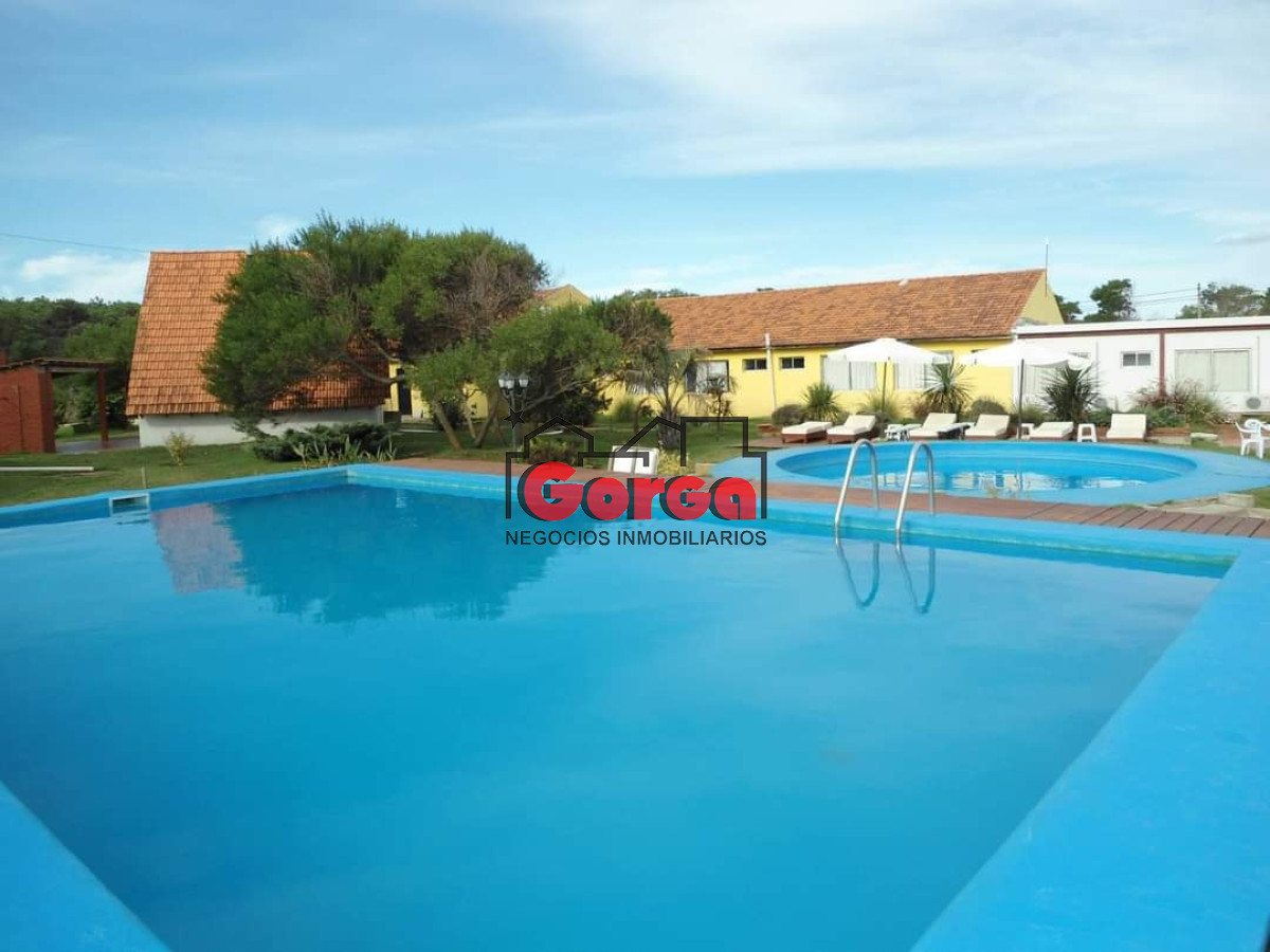 Casa ID.30 - Excelente complejo turístico, cuenta con hotel, cabañas independientes, piscinas y barbacoa.