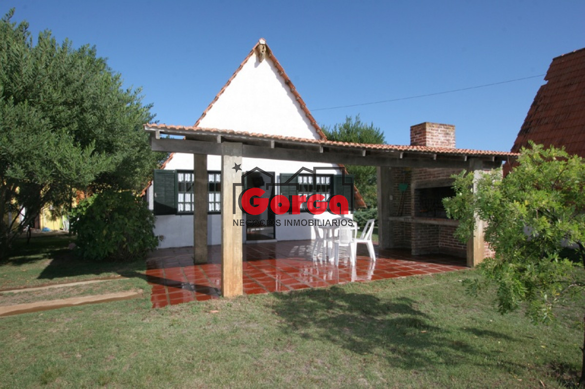Casa ID.30 - Excelente complejo turístico, cuenta con hotel, cabañas independientes, piscinas y barbacoa.