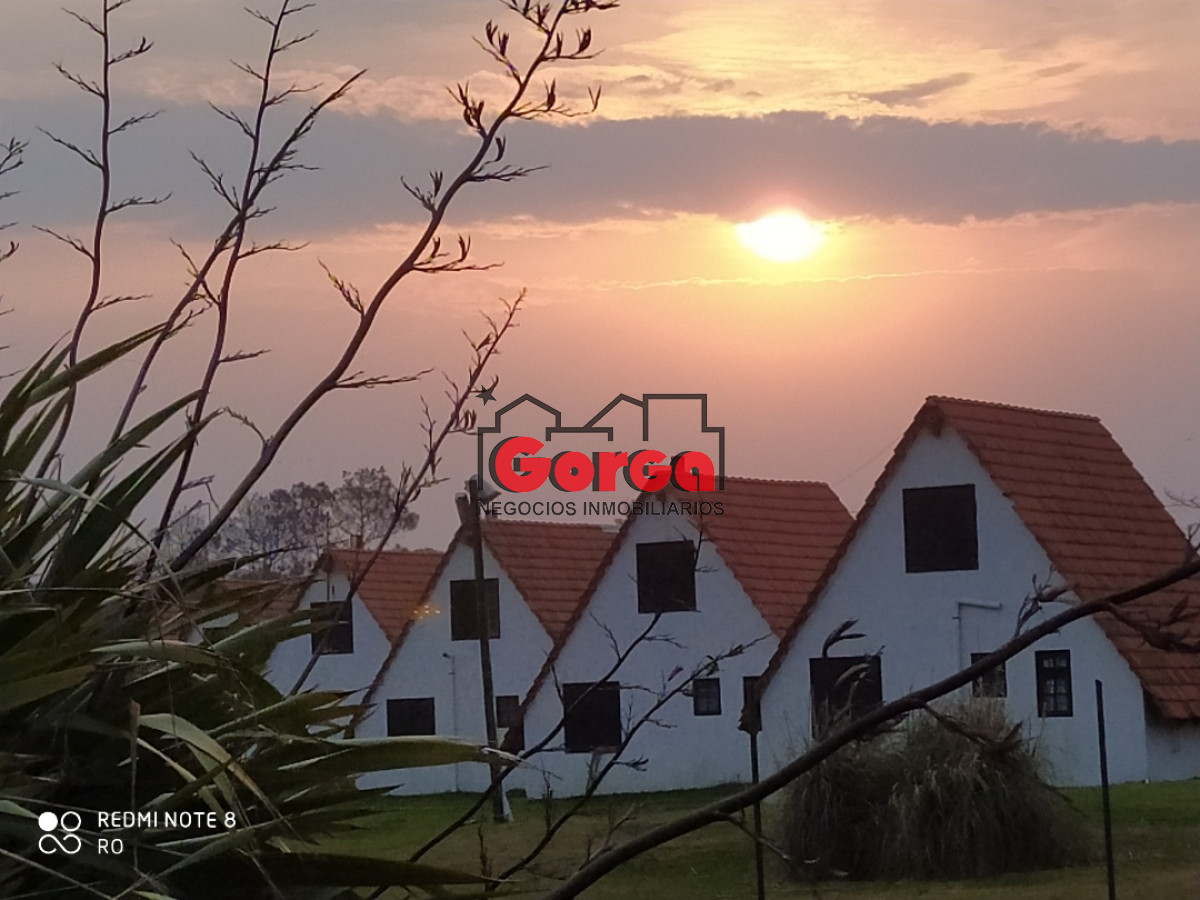 Casa ID.30 - Excelente complejo turístico, cuenta con hotel, cabañas independientes, piscinas y barbacoa.