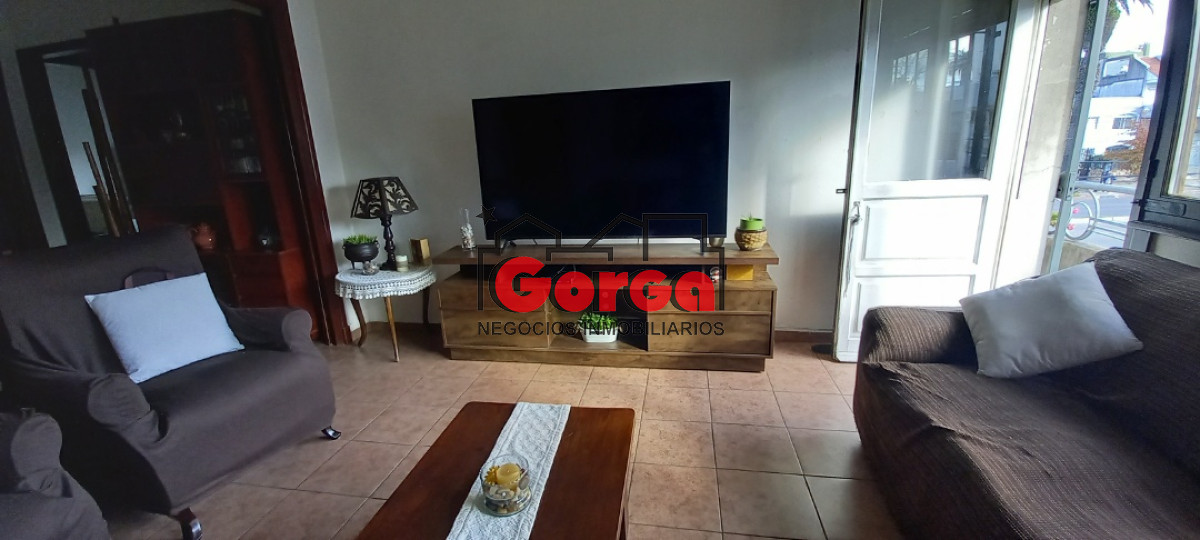Casa ID.7 - Próx. Nuevo Centro, amplio metraje con 4 dormitorios, 3 baños, azotea con parrillero y garaje