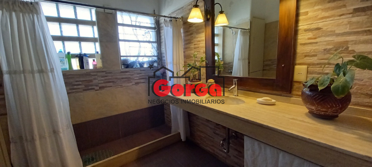 Casa ID.7 - Próx. Nuevo Centro, amplio metraje con 4 dormitorios, 3 baños, azotea con parrillero y garaje