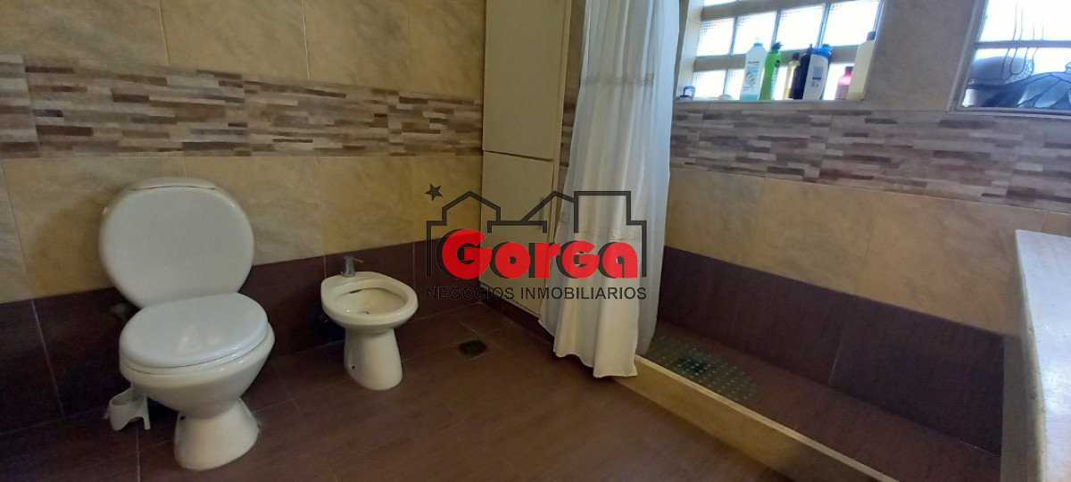 Casa ID.7 - Próx. Nuevo Centro, amplio metraje con 4 dormitorios, 3 baños, azotea con parrillero y garaje
