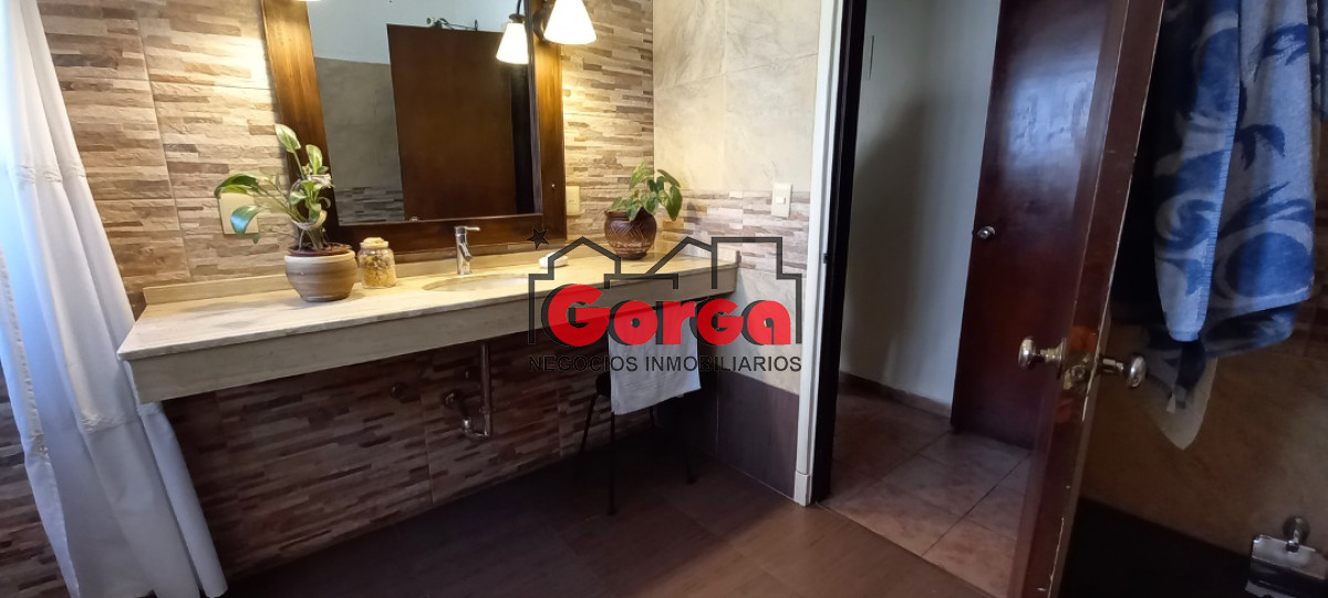 Casa ID.7 - Próx. Nuevo Centro, amplio metraje con 4 dormitorios, 3 baños, azotea con parrillero y garaje