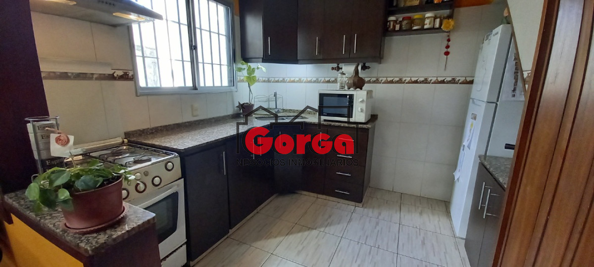 Casa ID.7 - Próx. Nuevo Centro, amplio metraje con 4 dormitorios, 3 baños, azotea con parrillero y garaje