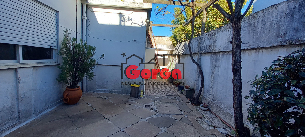 Casa ID.510 - Sobre Magested, tres casas en un mismo padrón. 