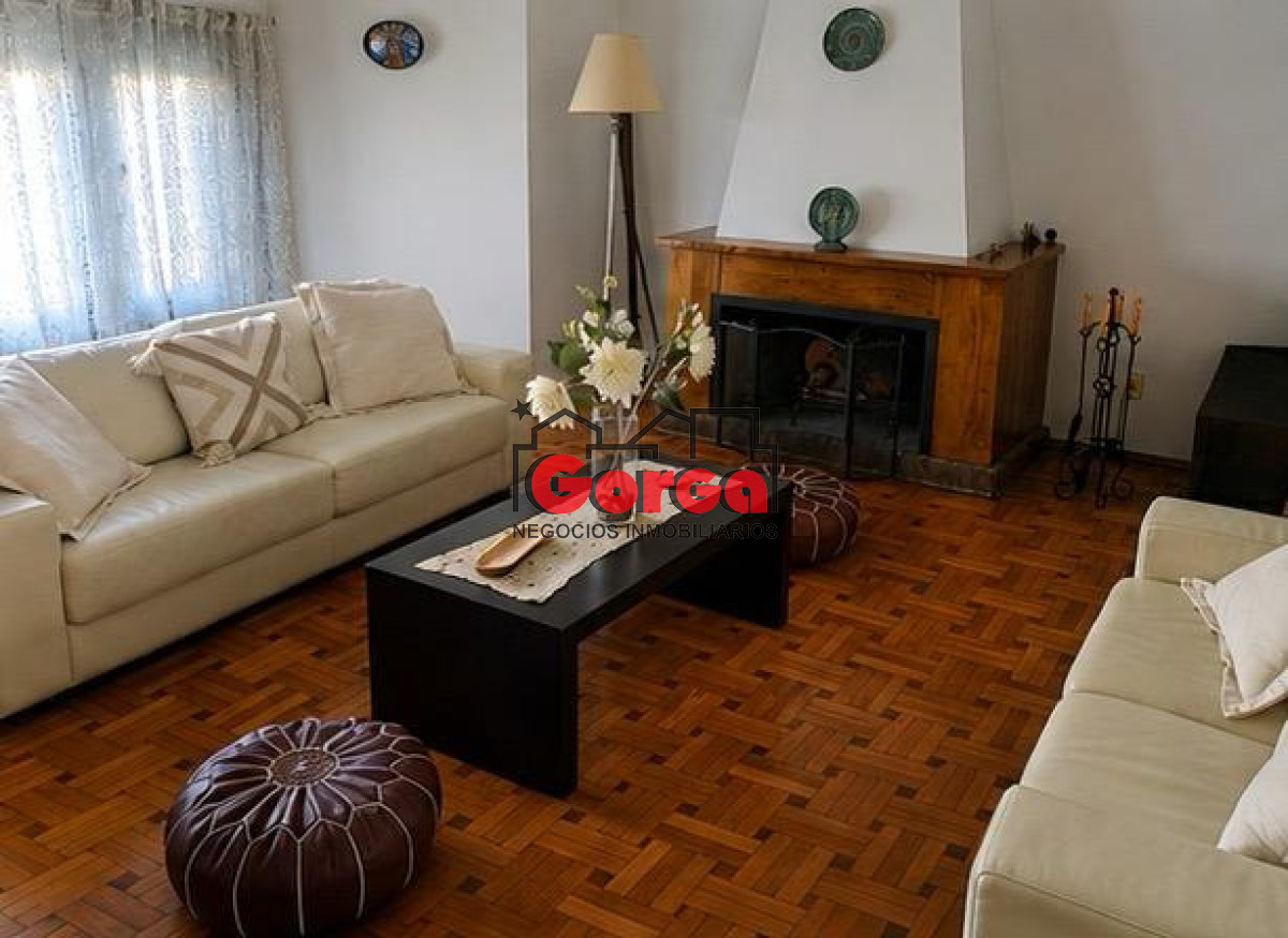 Casa ID.585 - Preciosa! Casa en P.A sobre Br. Artigas y Garibaldi
