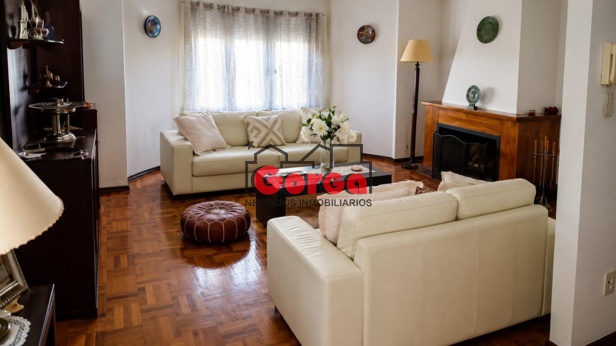 Casa ID.585 - Preciosa! Casa en P.A sobre Br. Artigas y Garibaldi
