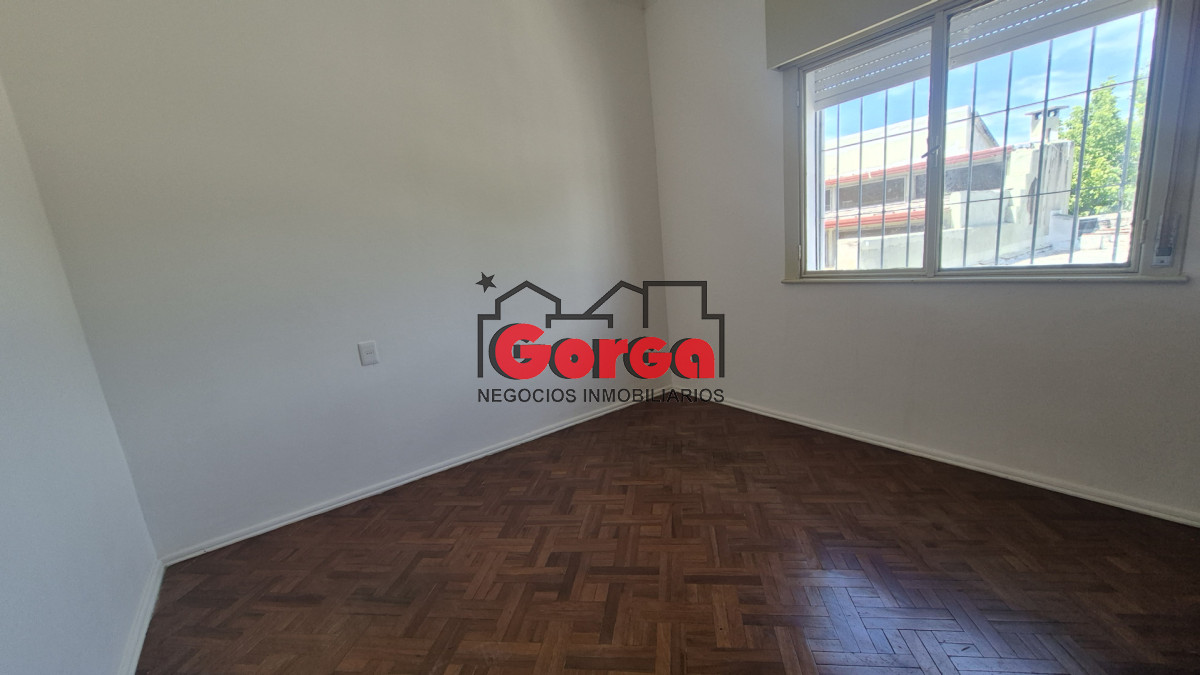 Casa ID.558 - Casa en planta alta en Magested a una cuadra de San Martín 