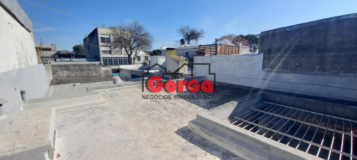 Casa ID.518 - Padrón único sobre Acevedo Díaz esquina Martín García