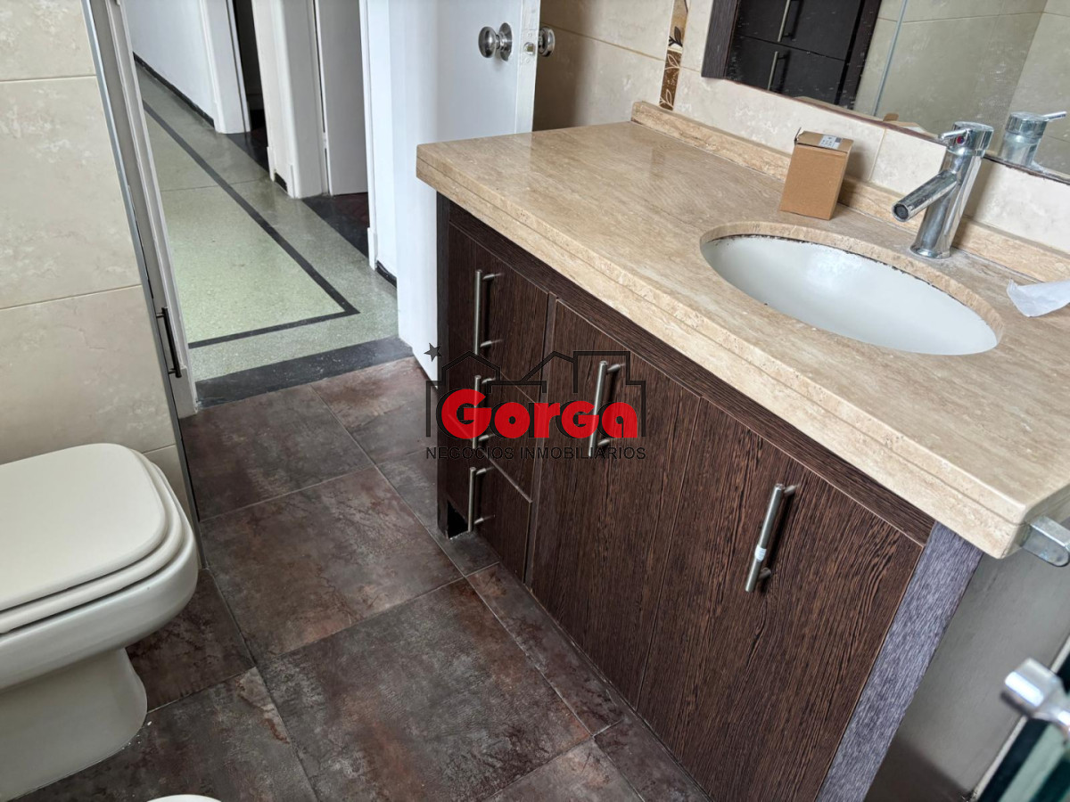 Casa ID.590 - Casa 2 dorm sobre Yaguari casi Bvar Artigas 