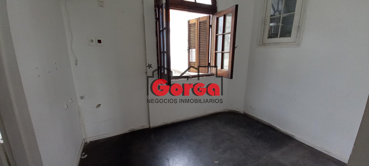 Casa ID.538 - A metros de la Rambla, sobre Solano López 