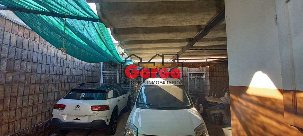 Casa ID.518 - Padrón único sobre Acevedo Díaz esquina Martín García